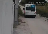 Vídeo: Criança é atropelada por van escolar de prefeitura na Bahia