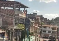 Vídeo: Eletricista recebe descarga elétrica na Suburbana