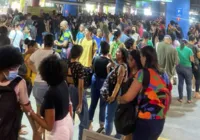 Vídeo: bloqueio na avenida Garibaldi gera confusão na Estação da Lapa