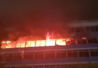 Vídeo: incêndio atinge antiga sede do Colégio Estadual Landulfo Alves