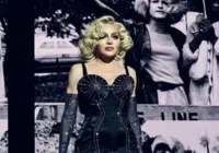 Vídeo mostra Madonna descendo de jatinho no Brasil; veja