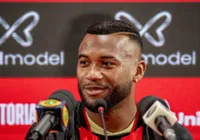 Volante dá vacilo durante apresentação: "Vir para o Bahia"