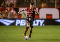 Zeca desabafa após momento ruim do Vitória: "Continuem acreditando"