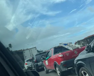 Acidente causa grande congestionamento na BR-324