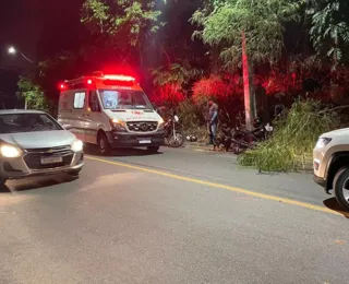 Acidente de moto deixa dois feridos na Estrada Velha do Aeroporto