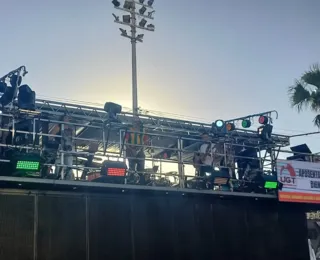 Adão Negro leva reggae e mensagem de paz durante show na Barra