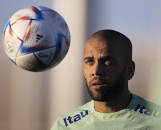 Advogada de Daniel Alves esquiva sobre origem de dinheiro para fiança