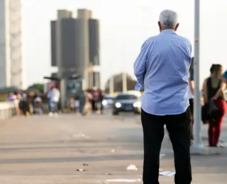 Aposentados seguem no mercado de trabalho para complementar renda