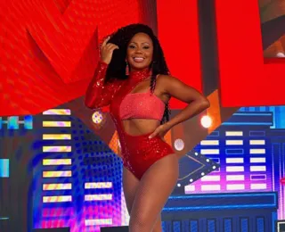 Bailarina de Ratinho se demite após piada racista: "constrangimento"