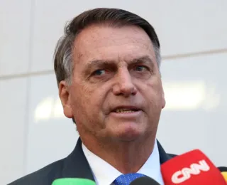 Bolsonaro ataca Macron e chama Lula de submisso