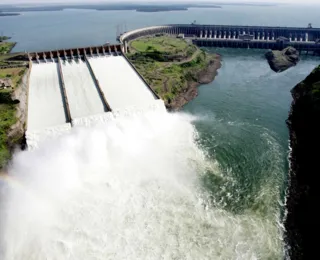 Brasil e Paraguai fecham novo acordo por energia de Itaipu