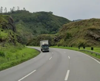 Casal é encontrado morto dentro de carro em acostamento