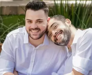 Casal gay denuncia loja que se recusou a fazer "convite homossexual"