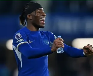 Chelsea vence Tottenham e se aproxima das posições europeias