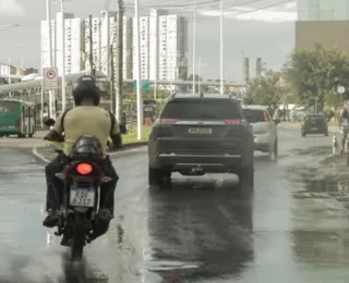 Chuva segue causando transtornos em Salvador nesta segunda