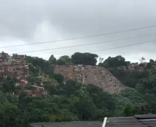 Com acionamento de sirenes, moradores deixam suas casas em Salvador