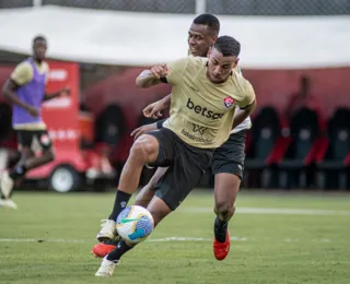 Com media day, elenco do Vitória treina de olho no Palmeiras