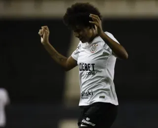 Corinthians goleia América e assume liderança do Brasileirão Feminino