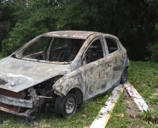 Corpo carbonizado é encontrado em porta-malas de carro na Bahia