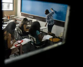 Criança é flagrada com arma de fogo em escola de Feira de Santana