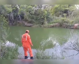 Criança morre afogada após mergulhar em lagoa com o pai
