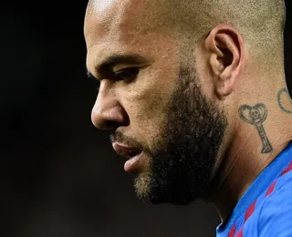 Defesa de Daniel Alves tenta empréstimo para pagar fiança