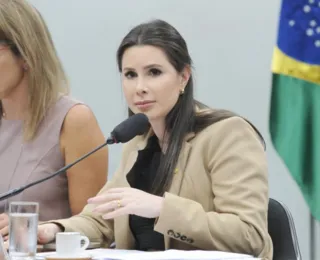 Deputada bolsonarista que preside a CCJ quer homenagear monarquia