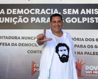 "Dia de celebrar vitória sobre tentativa de golpe", diz Éden em ato