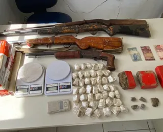 Drogas e armas são apreendidas pela PM em Bom Jesus da Lapa