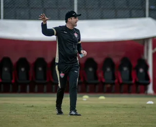 Durante treino, Vitória recebe visita de delegação do Grêmio