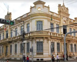 Eleição de Feira tem cara de luta do século