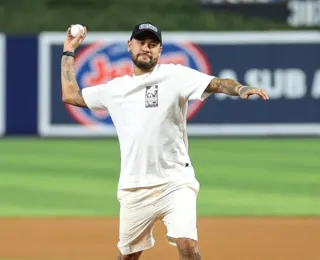 Em Miami, Neymar realiza arremesso inicial em jogo de beisebol