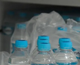 Embalagens plásticas de água mineral podem ser proibidas em Salvador