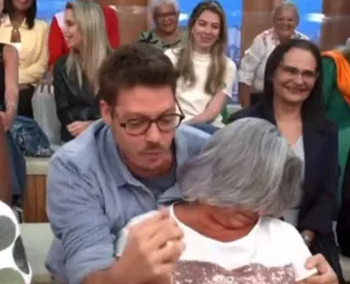 Fábio Porchat ironiza morto no banco e faz imitação ao vivo