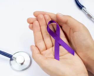 Fevereiro Roxo faz alerta sobre Alzheimer e Doenças Crônicas