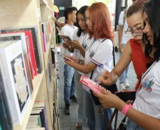 Governo do Estado distribui vale-livro para estudantes na Bienal