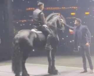 Gusttavo Lima leva cavalo ao palco de show e web detona