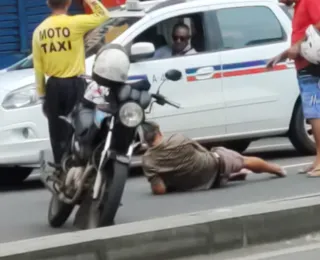 Homem é atropelado na Ladeira do Funil e levado pelo Samu