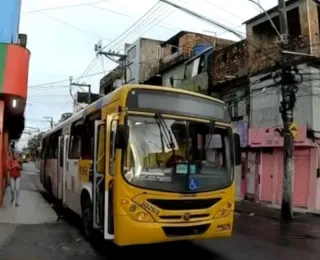 Homem fica preso entre rodas de ônibus em bairro de Salvador