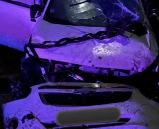 Homem morre após carro capotar na BR-030, no sudoeste da Bahia