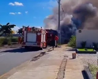Incêndio atinge ônibus em Vitória da Conquista; VÍDEO
