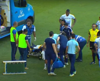 Jogador do Jequié sofre em dividida e sai de ambulância; veja vídeo