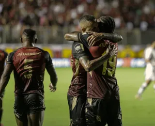 Luiz Adriano marca primeiro gol e elogia equipe: "está de parabéns"