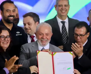 Lula assina projeto que regula atividade de motoristas de aplicativo