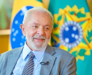 Lula ironiza pedido de Bolsonaro por anistia: "se acovardou"