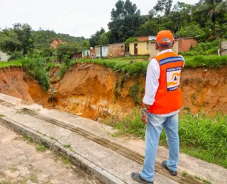 Mais de 40 casas são interditadas na Bahia após erosão; saiba detalhes