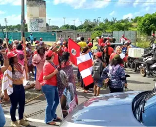 Manifestantes do MST e motociclistas trocam agressões em Salvador