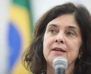 Ministra da Saúde demite secretário acusado de apadrinhamento