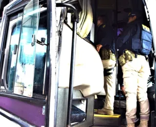 Motorista de ônibus é autuado pela PRF por exercício irregular