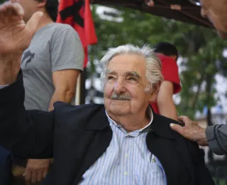 Mujica descarta tratar seu tumor fora do Uruguai e agradece apoio